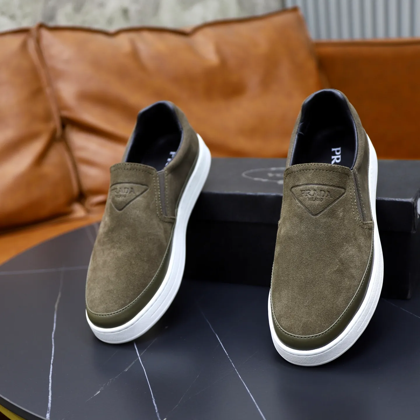 Ex-factory price: 420💰🙅‍♂️🙅‍♂️🙅‍♂️ Brand: PRADA Standard code: 38-44 (45 customized) Grade: Same as the official website Material: Original leather splicing, comfortable and breathable lining, original wear-resistant outsole Style category: Men's fashionable casual shoes, running shoes, noble luxury brand elements, top luxury Color: actual picture color